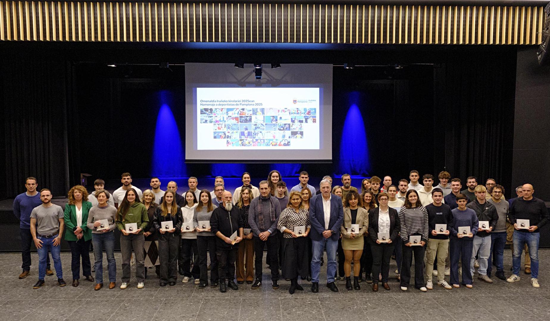 RECONOCIMIENTO DEL AYTO DE PAMPLONA - IRU&Ntilde;A A NATI IRAIZOZ (CNP)